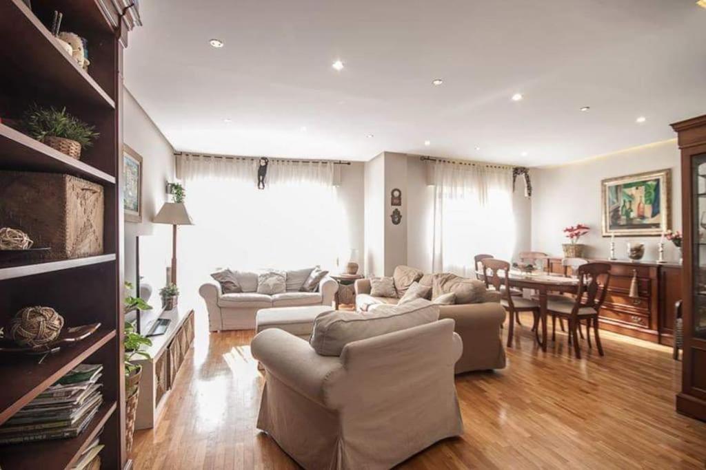 Apartamento + Parking En El Centro De Cartagena Luaran gambar