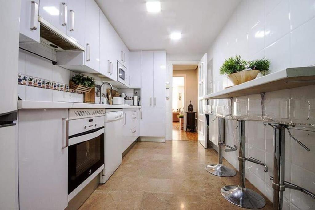 Apartamento + Parking En El Centro De Cartagena Luaran gambar